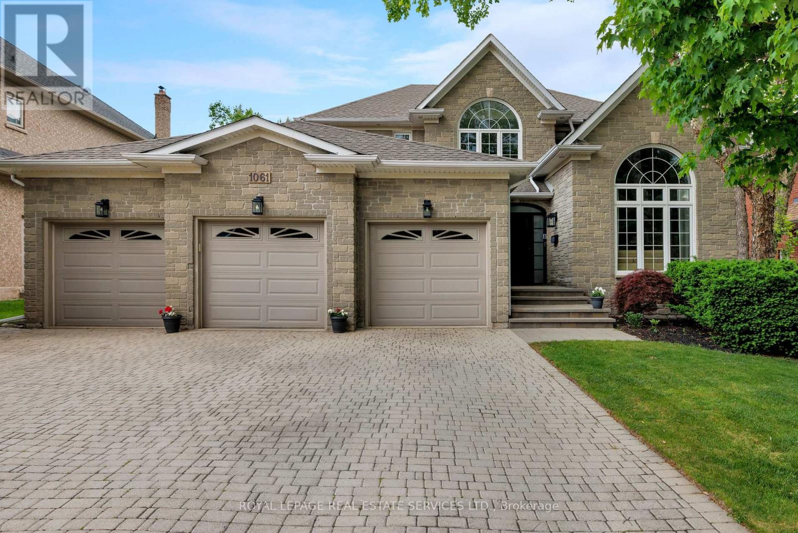 1061 Summit Ridge Drive, Oakville, Ontario  L6M 3K9 - Photo 1 - W13113156