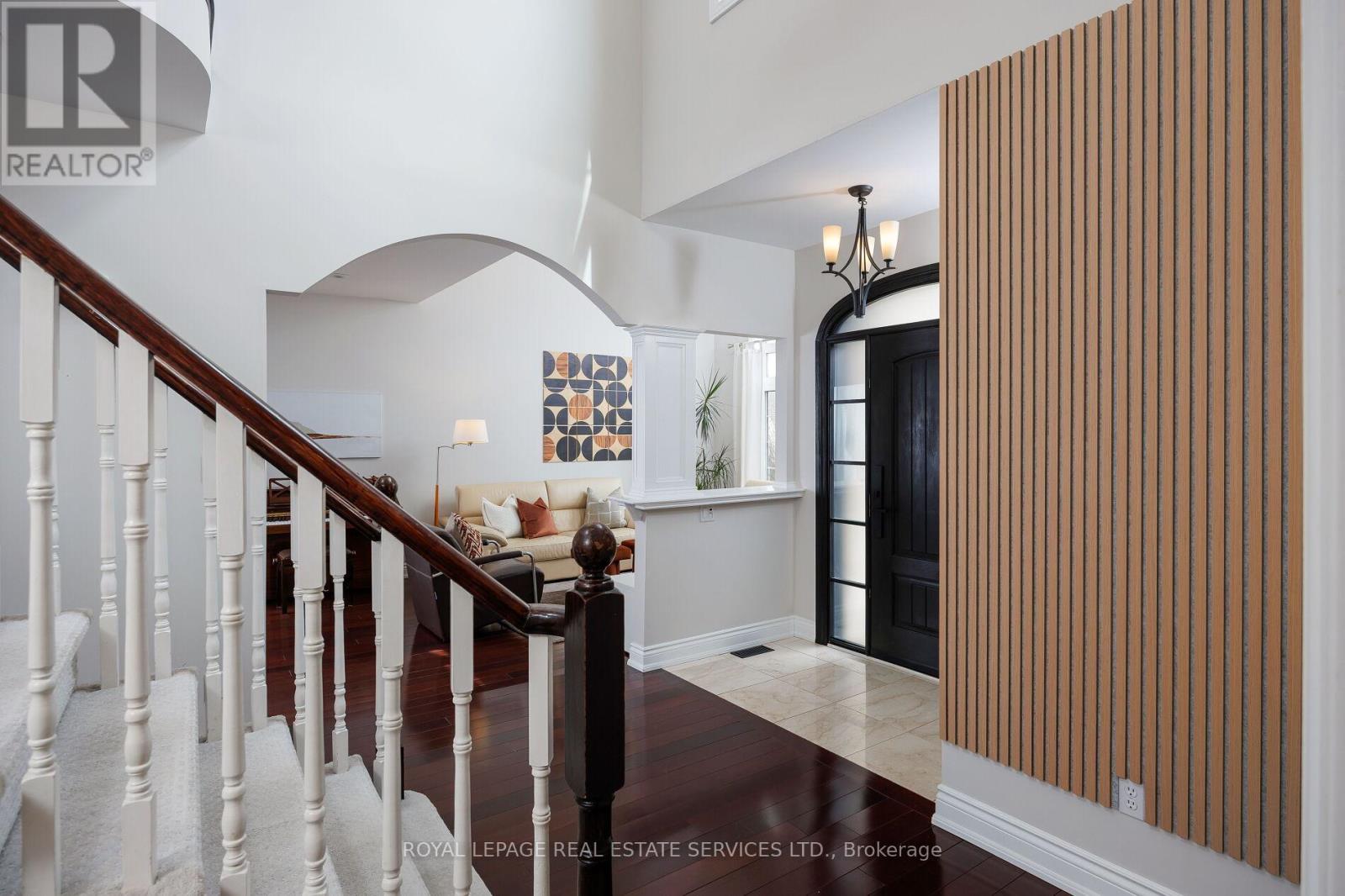 1061 Summit Ridge Drive, Oakville, Ontario  L6M 3K9 - Photo 4 - W13113156