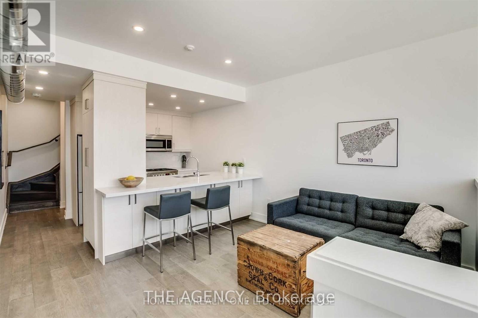 303 GILMOUR AVENUE, Toronto, Ontario