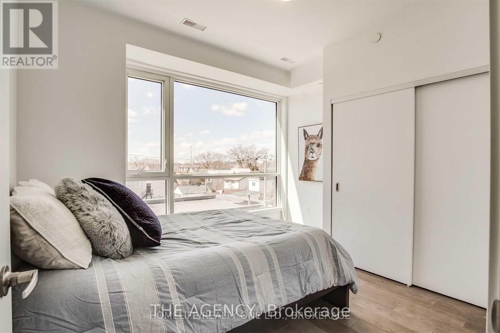 303 Gilmour Avenue, Toronto, Ontario  M6S 3B6 - Photo 10 - W13113272