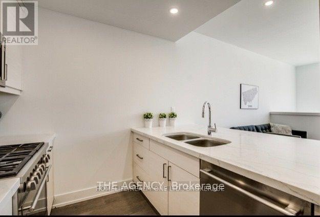 303 Gilmour Avenue, Toronto, Ontario  M6S 3B6 - Photo 5 - W13113272