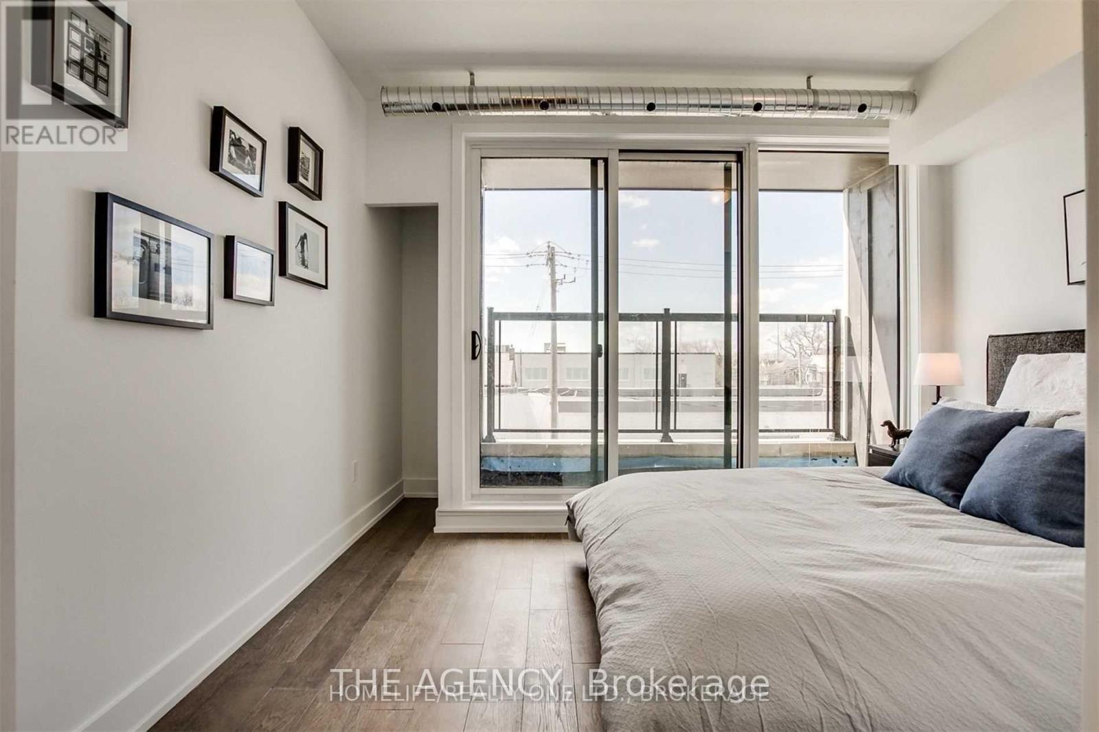 303 Gilmour Avenue, Toronto, Ontario  M6S 3B6 - Photo 8 - W13113272