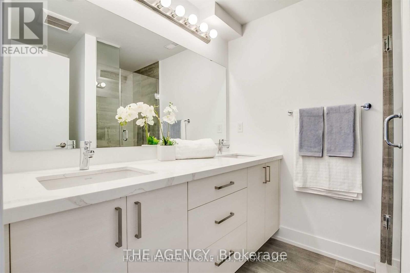 303 Gilmour Avenue, Toronto, Ontario  M6S 3B6 - Photo 9 - W13113272