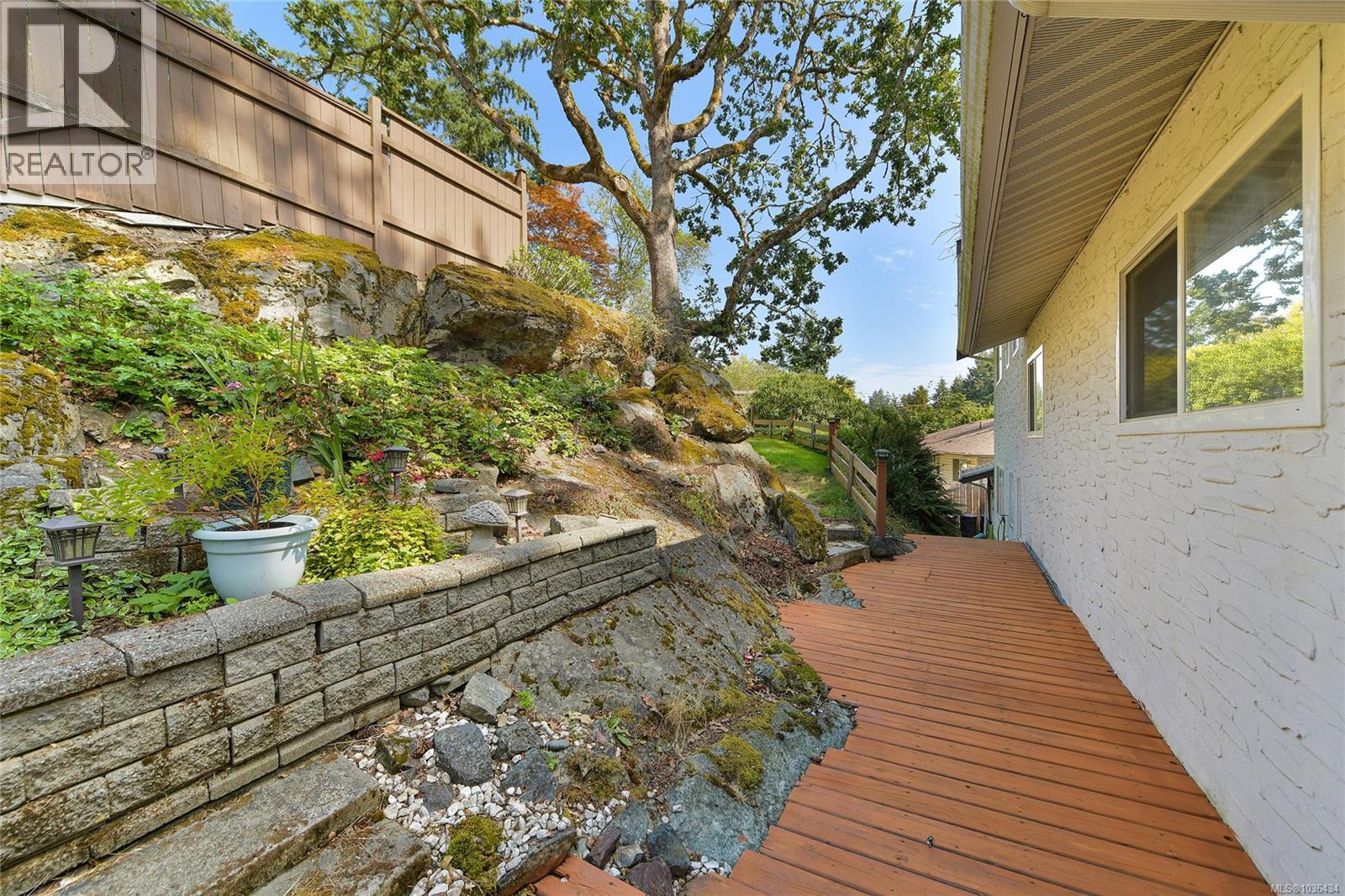 600 Phelps Ave, Langford, British Columbia  V9B 4P1 - Photo 38 - 1036434