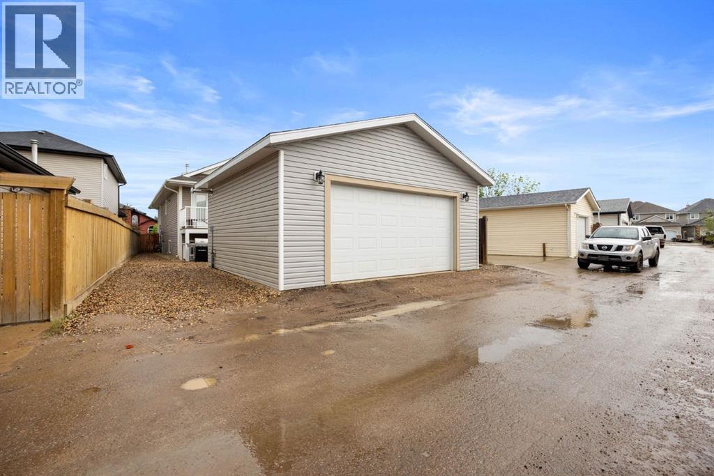 140 Lynx Crescent, Fort Mcmurray, Alberta  T9H 4W9 - Photo 2 - A2279643