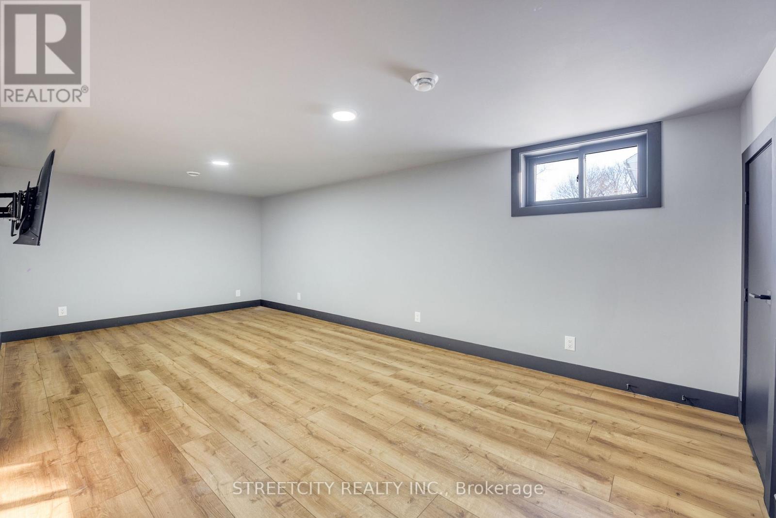 747 Broadway Street, Plympton-Wyoming, Ontario  N0N 1T0 - Photo 23 - X13113342