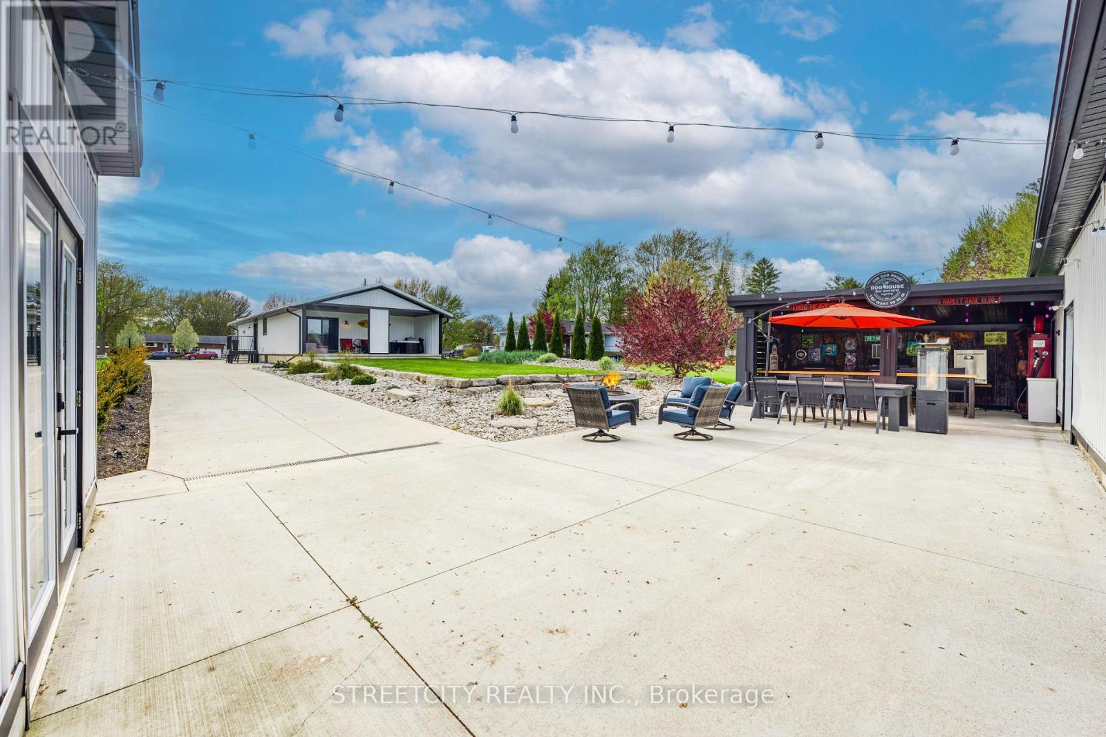 747 Broadway Street, Plympton-Wyoming, Ontario  N0N 1T0 - Photo 28 - X13113342