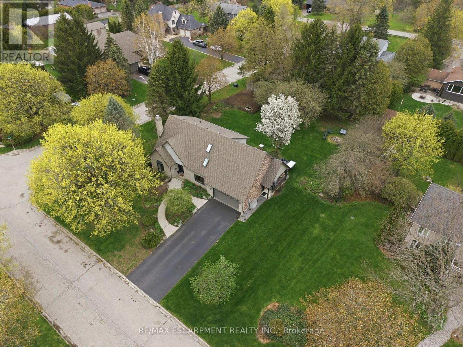 6 Vanstraalen Street, Hamilton, Ontario  L0R 1H3 - Photo 3 - X13113054