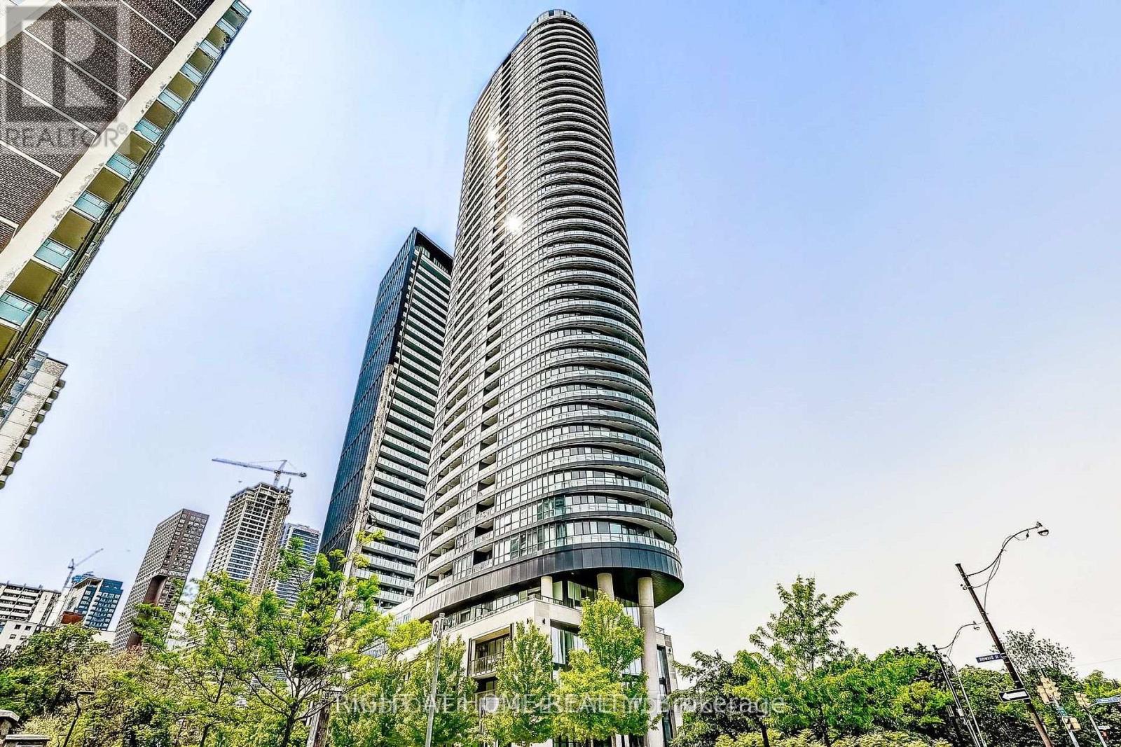 2416 - 585 BLOOR STREET E, Toronto, Ontario