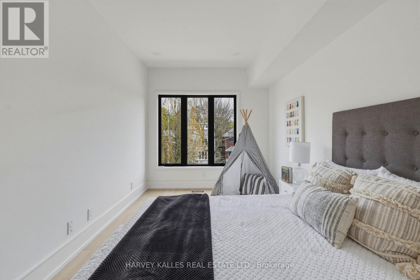 261 St Germain Avenue, Toronto, Ontario  M5M 1W4 - Photo 39 - C13113422