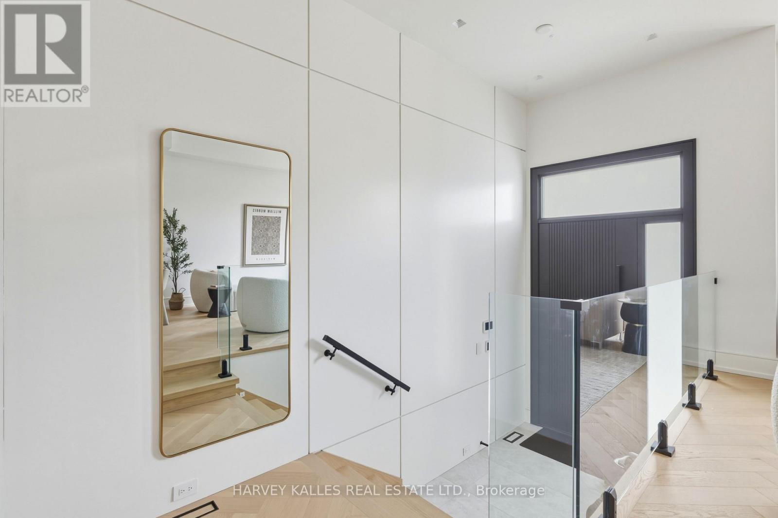 261 St Germain Avenue, Toronto, Ontario  M5M 1W4 - Photo 4 - C13113422