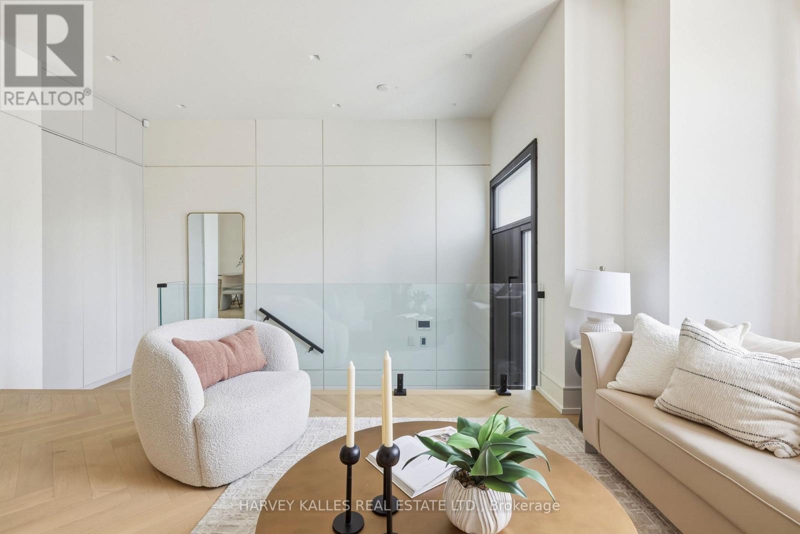 261 St Germain Avenue, Toronto, Ontario  M5M 1W4 - Photo 5 - C13113422