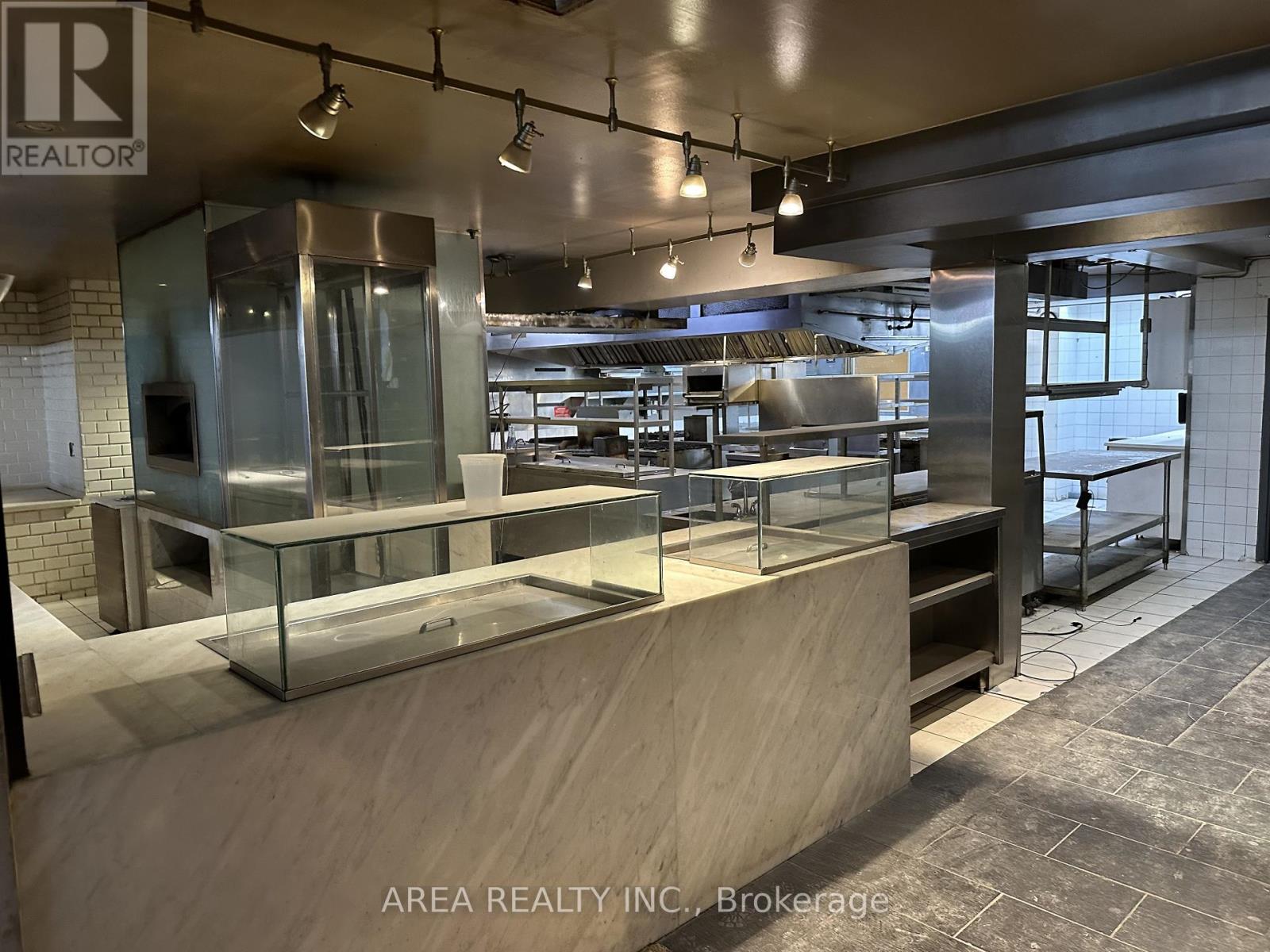 1 - 2472 Yonge Street, Toronto, Ontario  M4P 2H5 - Photo 4 - C13113432
