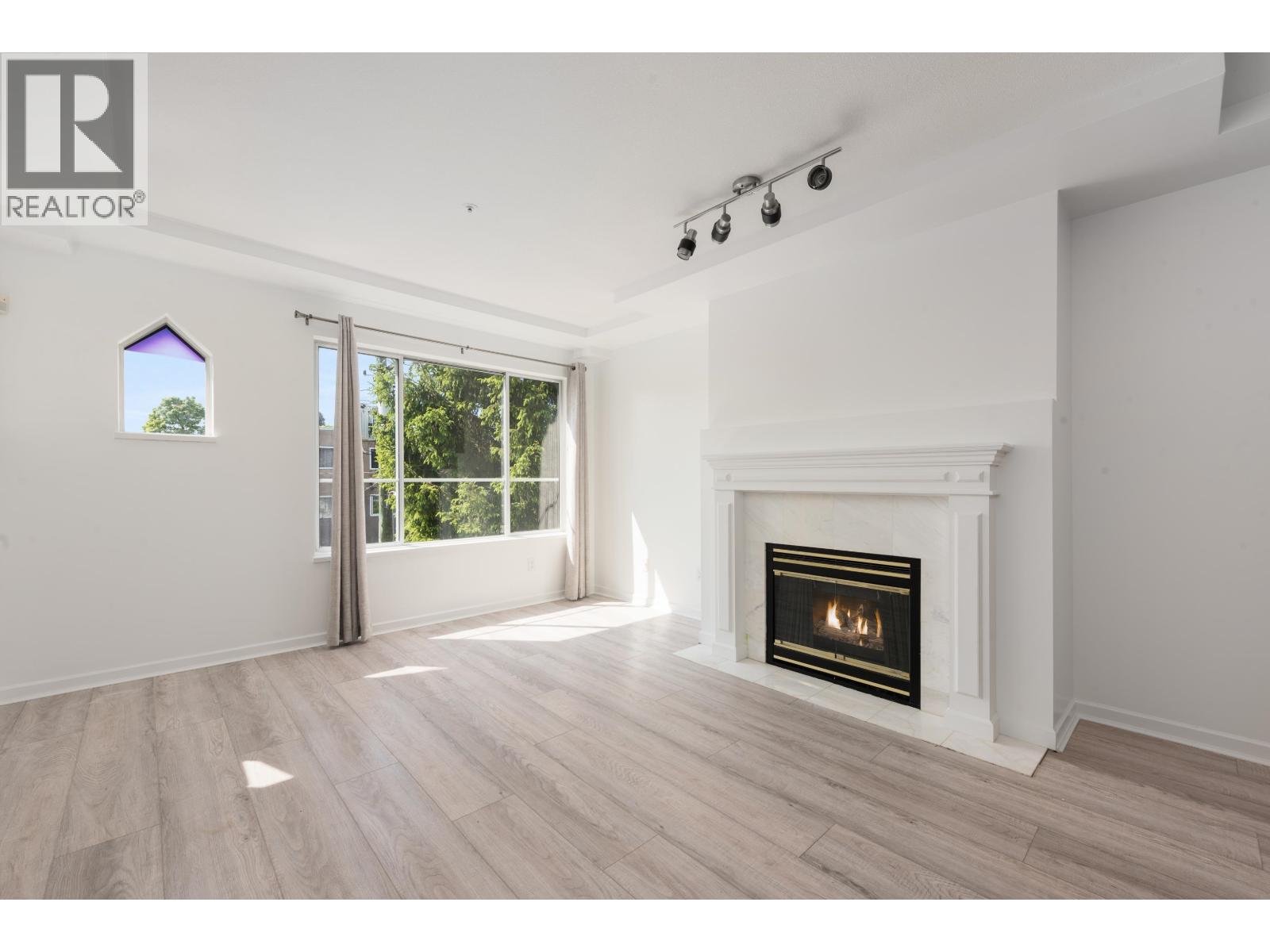 304 6475 Chester Street, Vancouver, British Columbia  V5W 4B7 - Photo 2 - R3122048