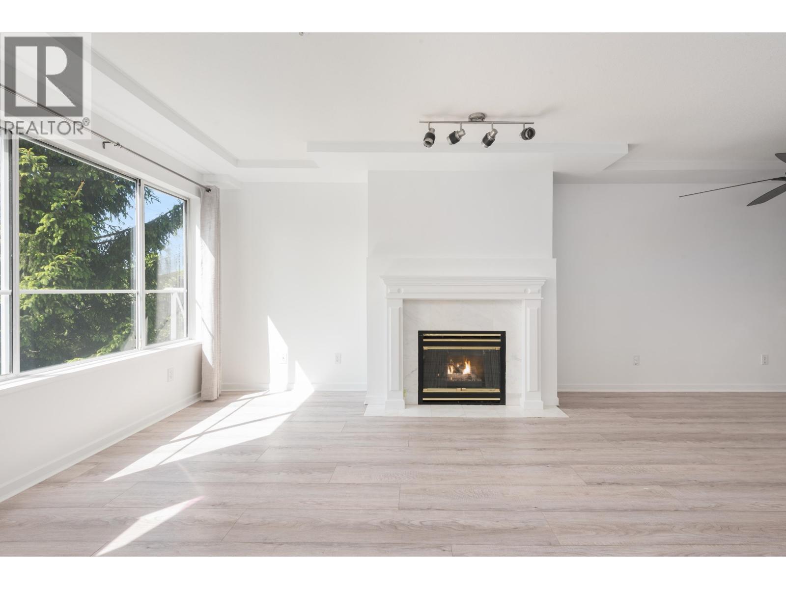 304 6475 Chester Street, Vancouver, British Columbia  V5W 4B7 - Photo 3 - R3122048