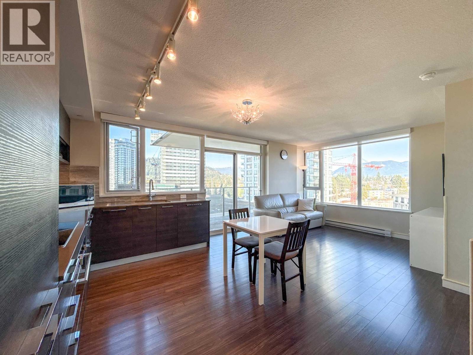 570 Emerson Street, Coquitlam, British Columbia  V3J 0G3 - Photo 2 - R3122053