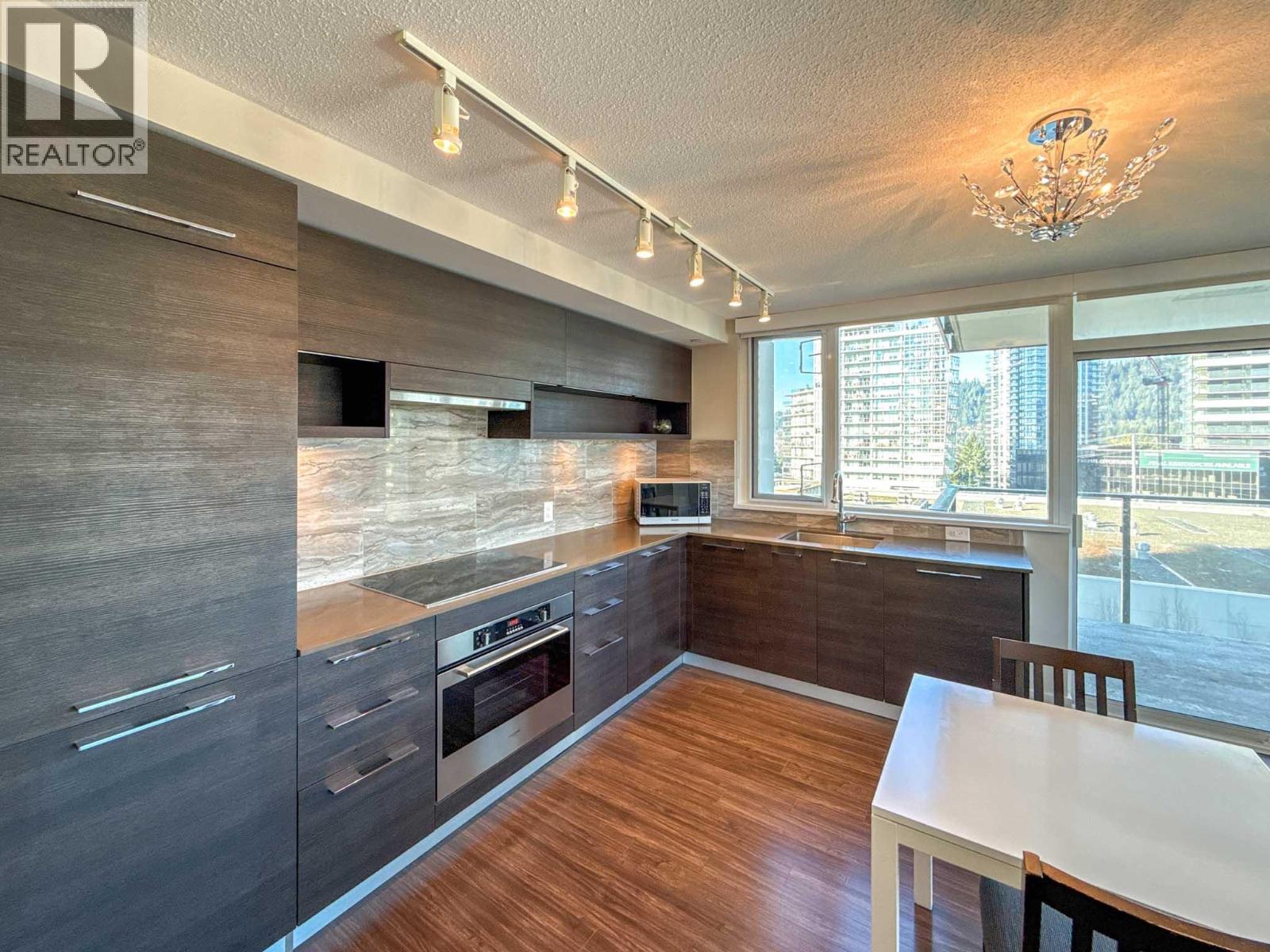 570 Emerson Street, Coquitlam, British Columbia  V3J 0G3 - Photo 4 - R3122053