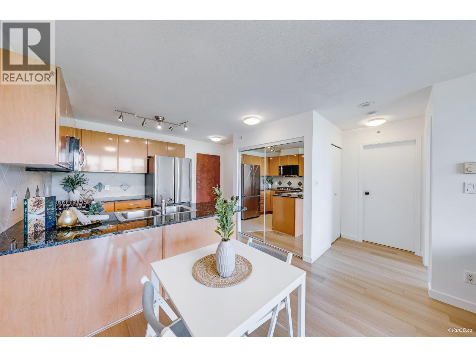 601 5933 Cooney Road, Richmond, British Columbia  V6X 4H3 - Photo 2 - R3122103