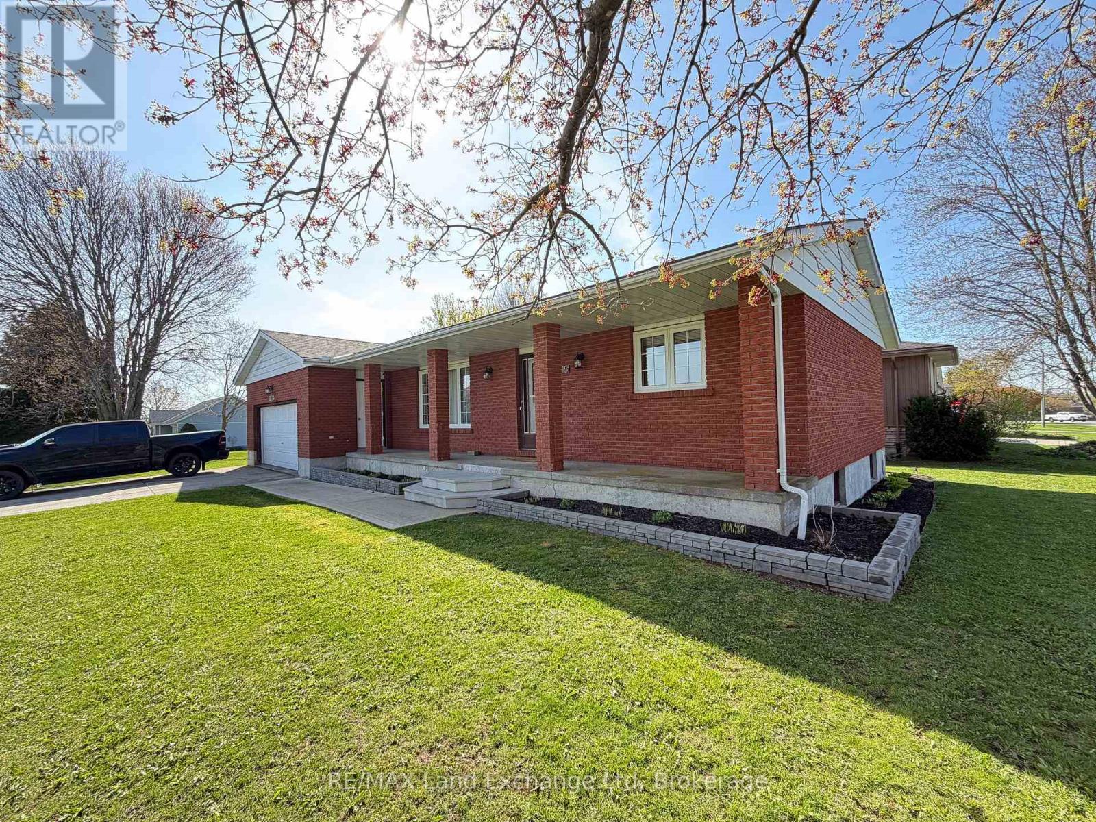 15 Mitchell Street, South Bruce, Ontario  N0G 1S0 - Photo 2 - X13113420