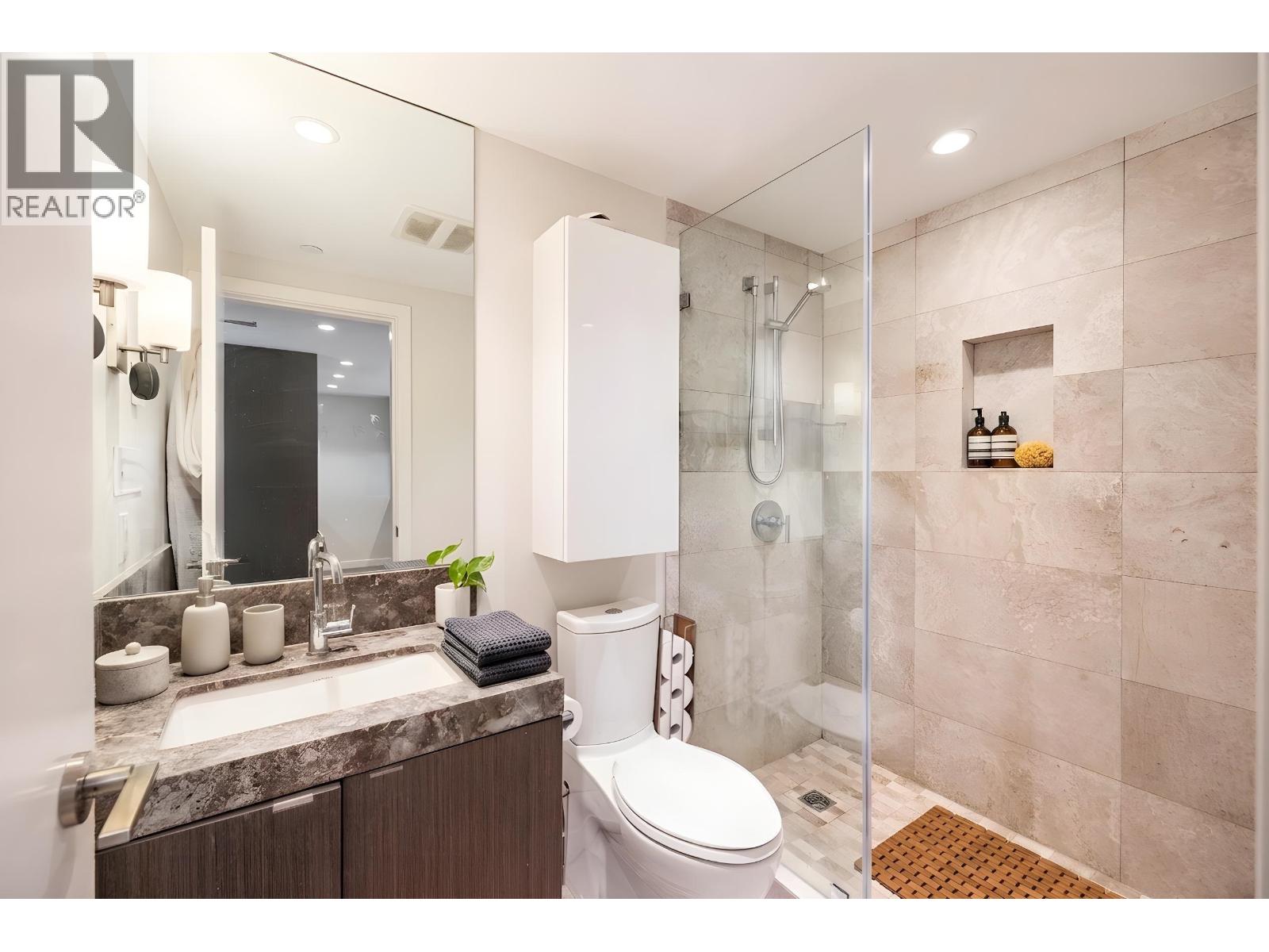2105 125 E 14th Street, North Vancouver, British Columbia  V7L 0E6 - Photo 11 - R3122085