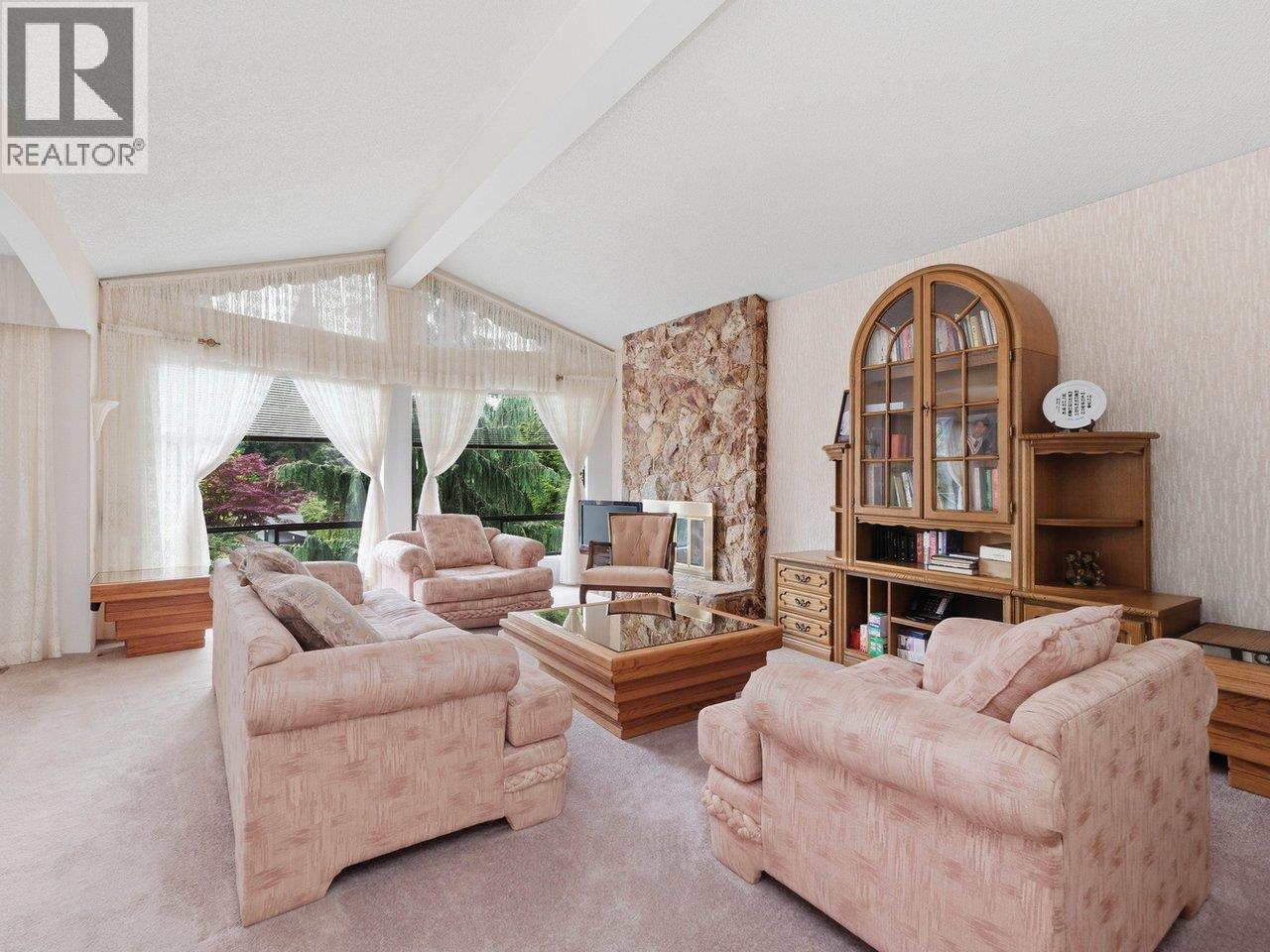 4786 Armour Court, North Vancouver, British Columbia  V7K 2W6 - Photo 4 - R3122058