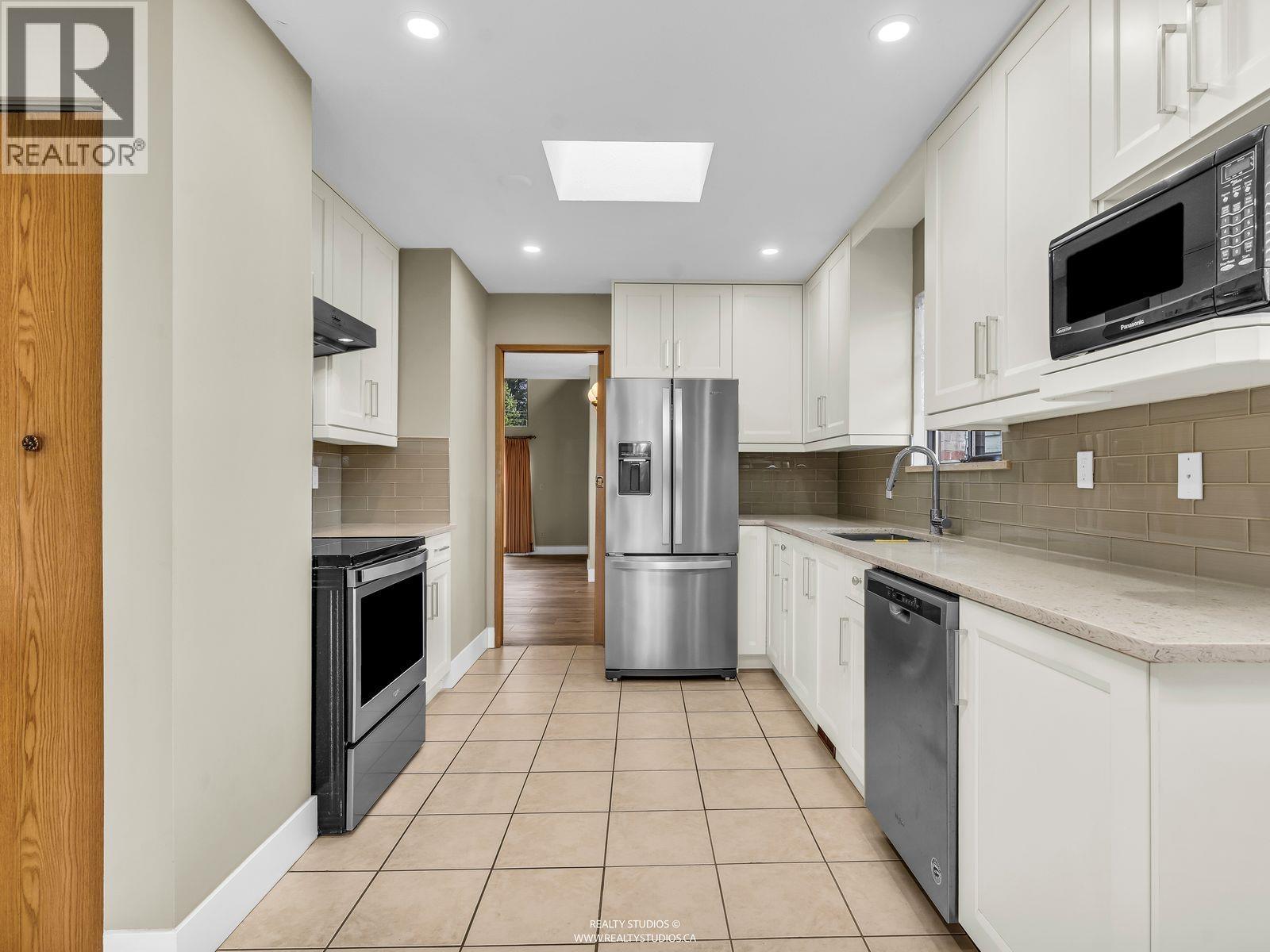 859 E 17th Street, North Vancouver, British Columbia  V7L 2X2 - Photo 10 - R3122082