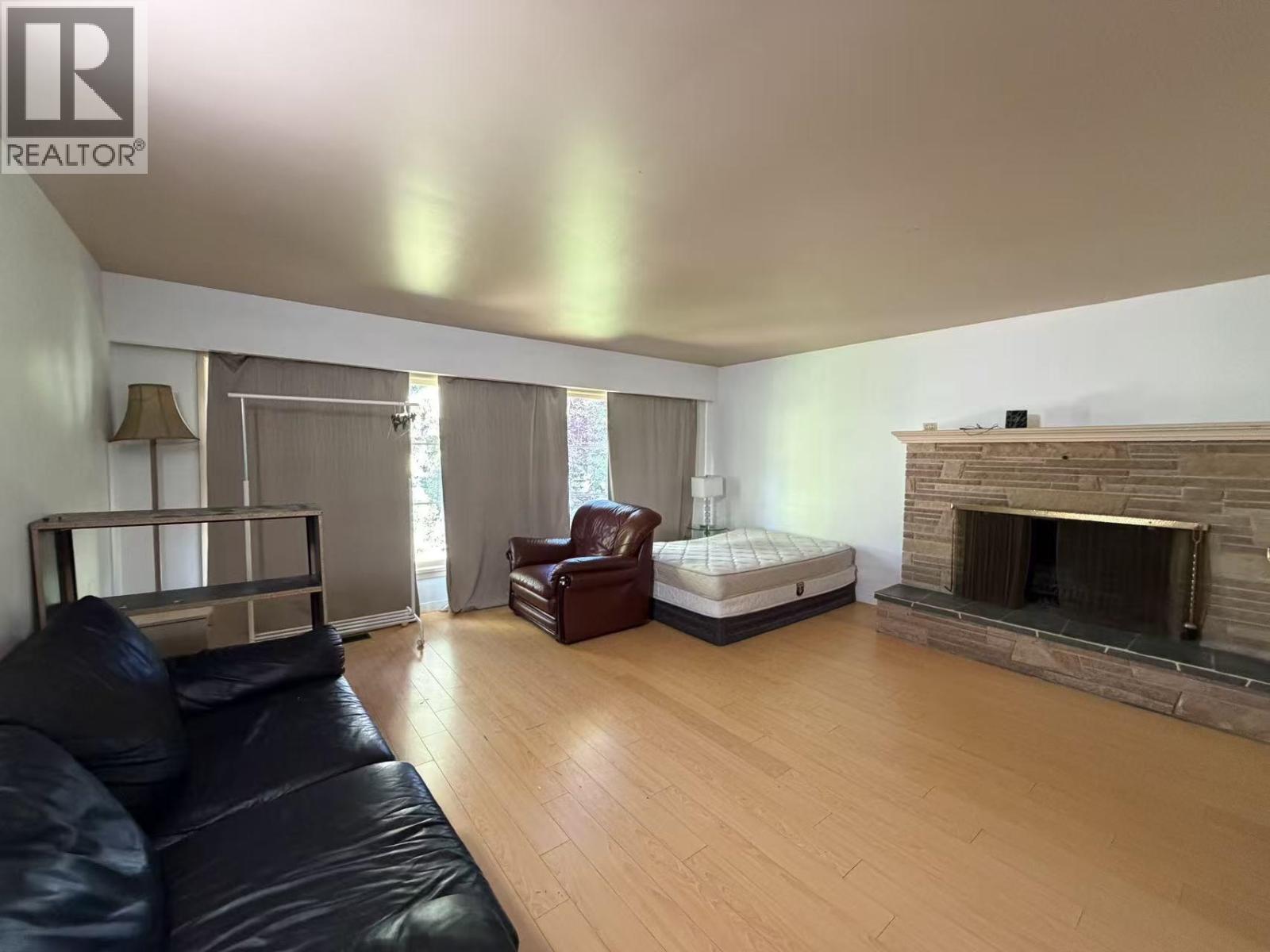 450 Walker Street, Coquitlam, British Columbia  V3K 4E3 - Photo 2 - R3122090