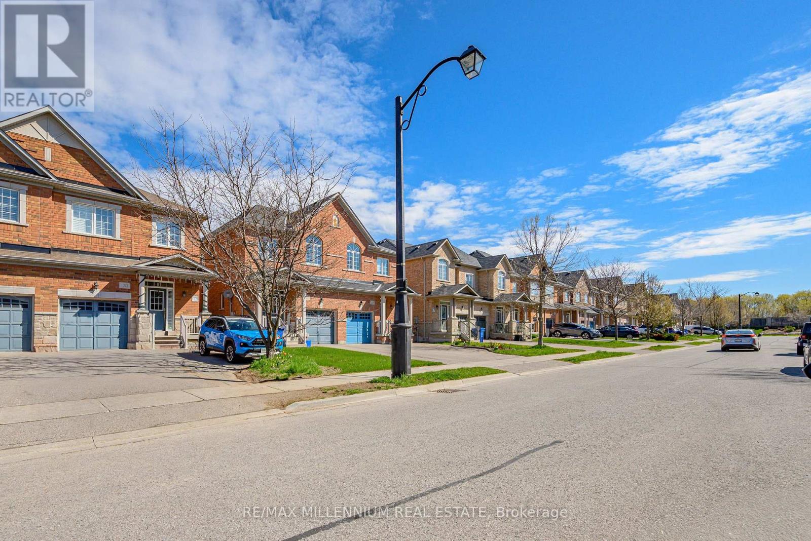 1211 Mccron Crescent, Newmarket, Ontario  L3X 0C5 - Photo 3 - N13113414