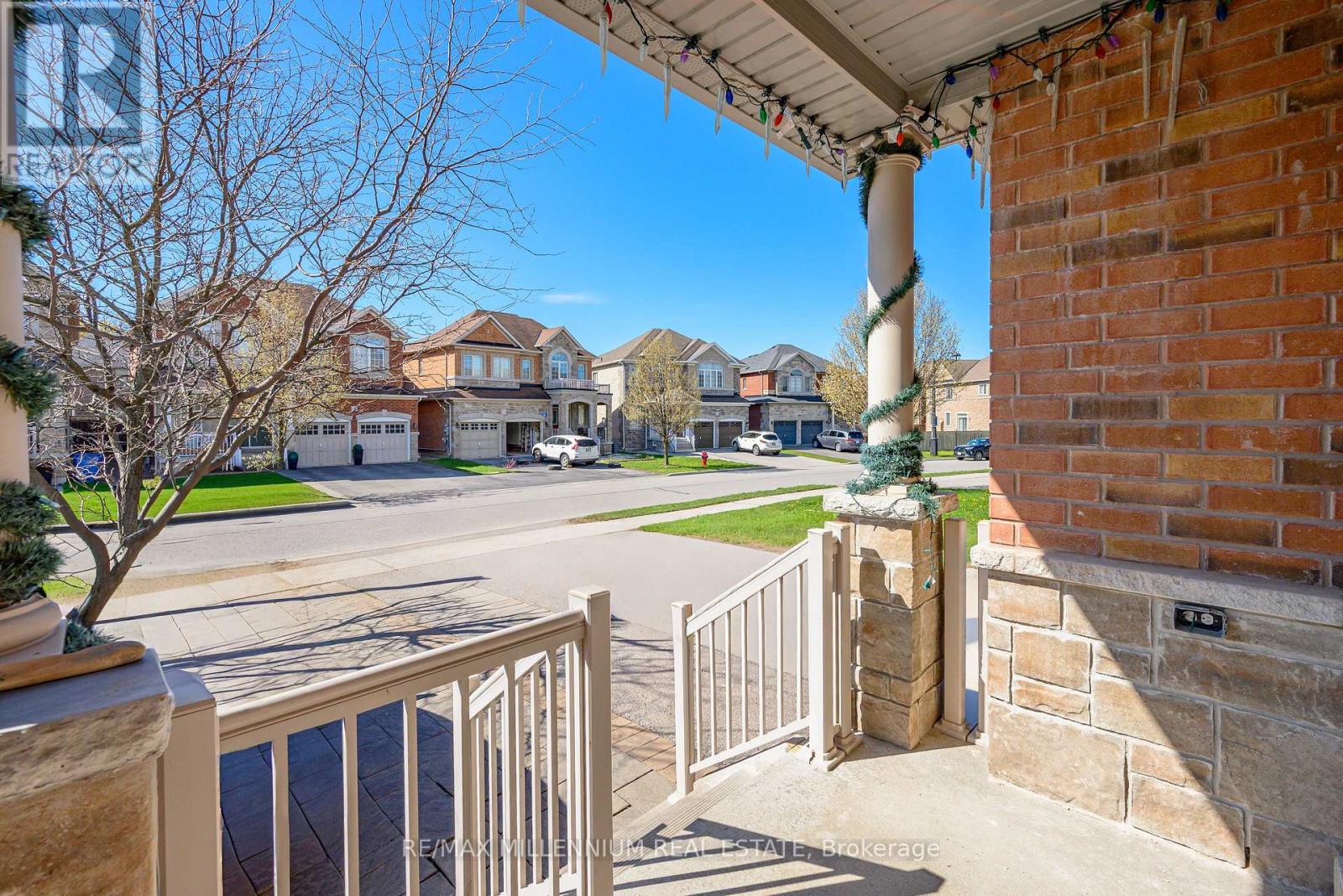 1211 Mccron Crescent, Newmarket, Ontario  L3X 0C5 - Photo 4 - N13113414