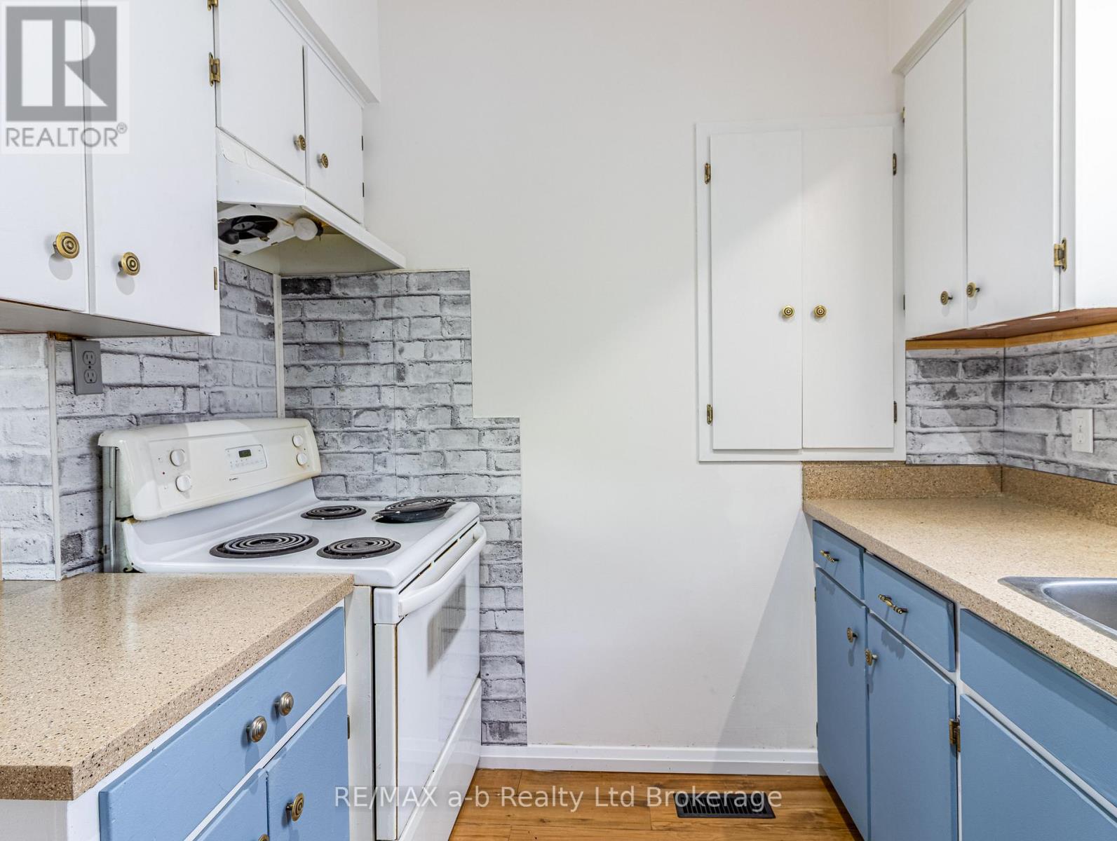 544 Grace Street, Woodstock, Ontario N4S 4N8 - Photo 2 - X13113350