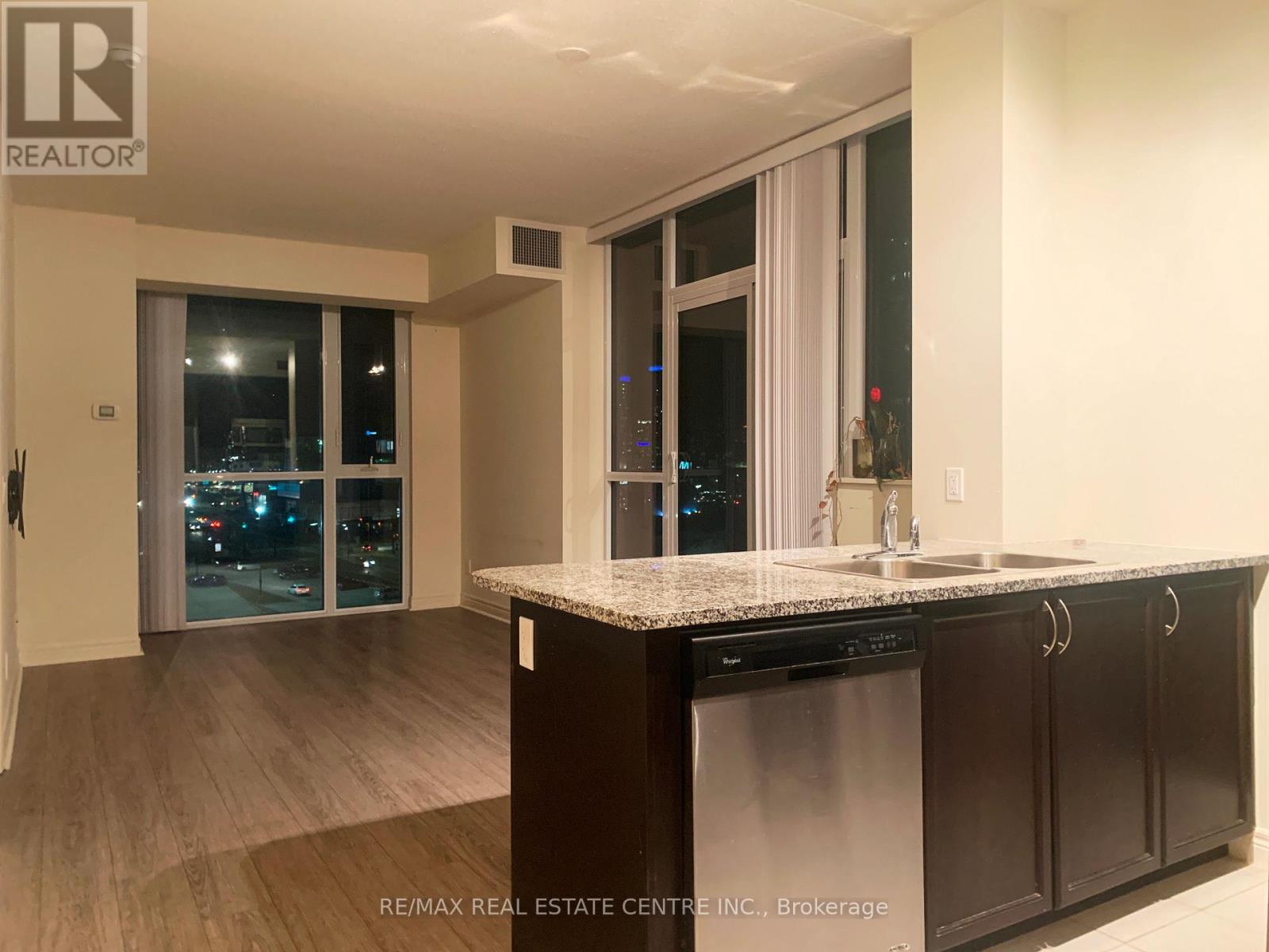 705 - 339 Rathburn Rd Road W, Mississauga, Ontario  L5B 0K6 - Photo 28 - W12801088