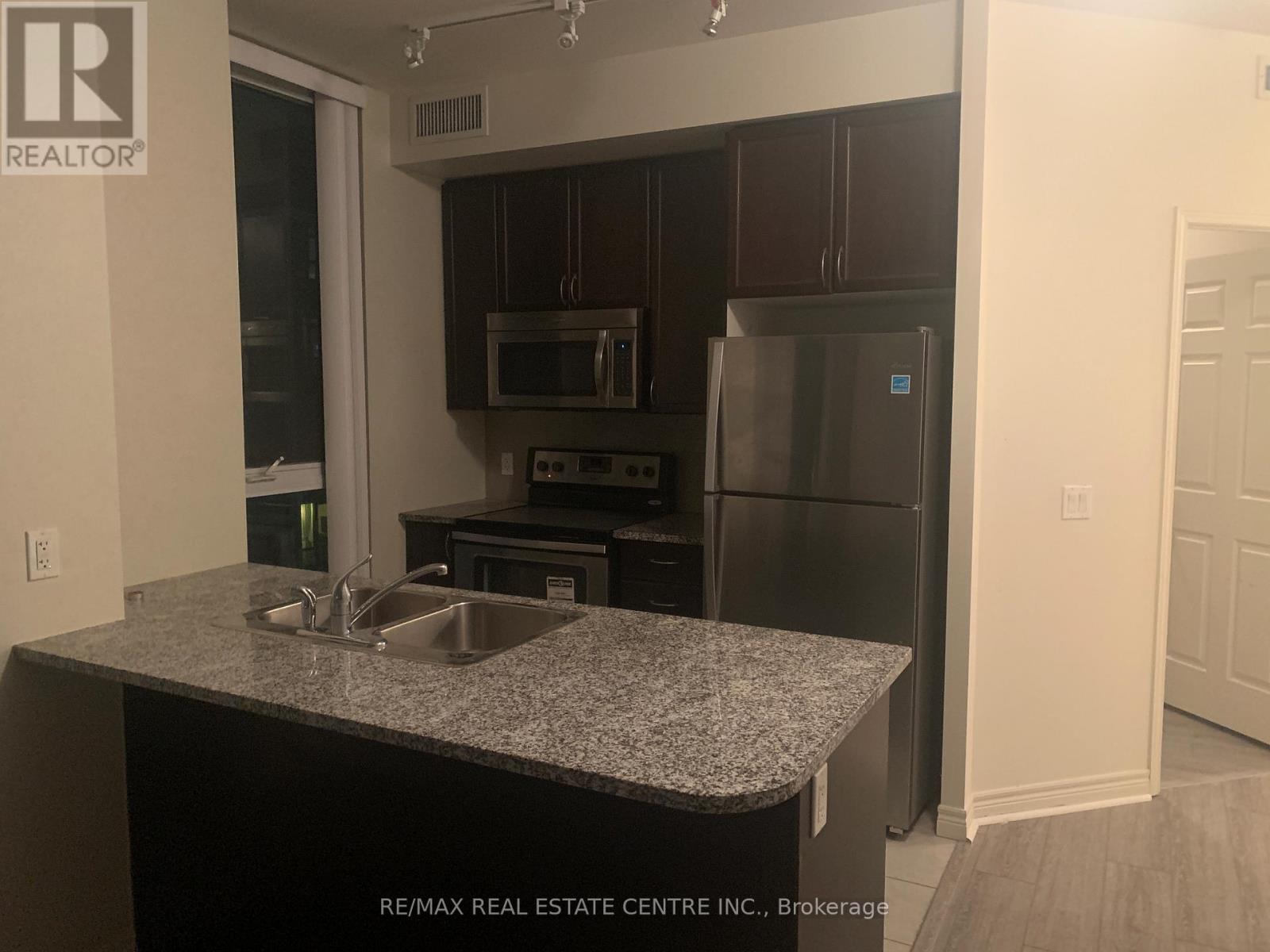 705 - 339 Rathburn Rd Road W, Mississauga, Ontario  L5B 0K6 - Photo 30 - W12801088