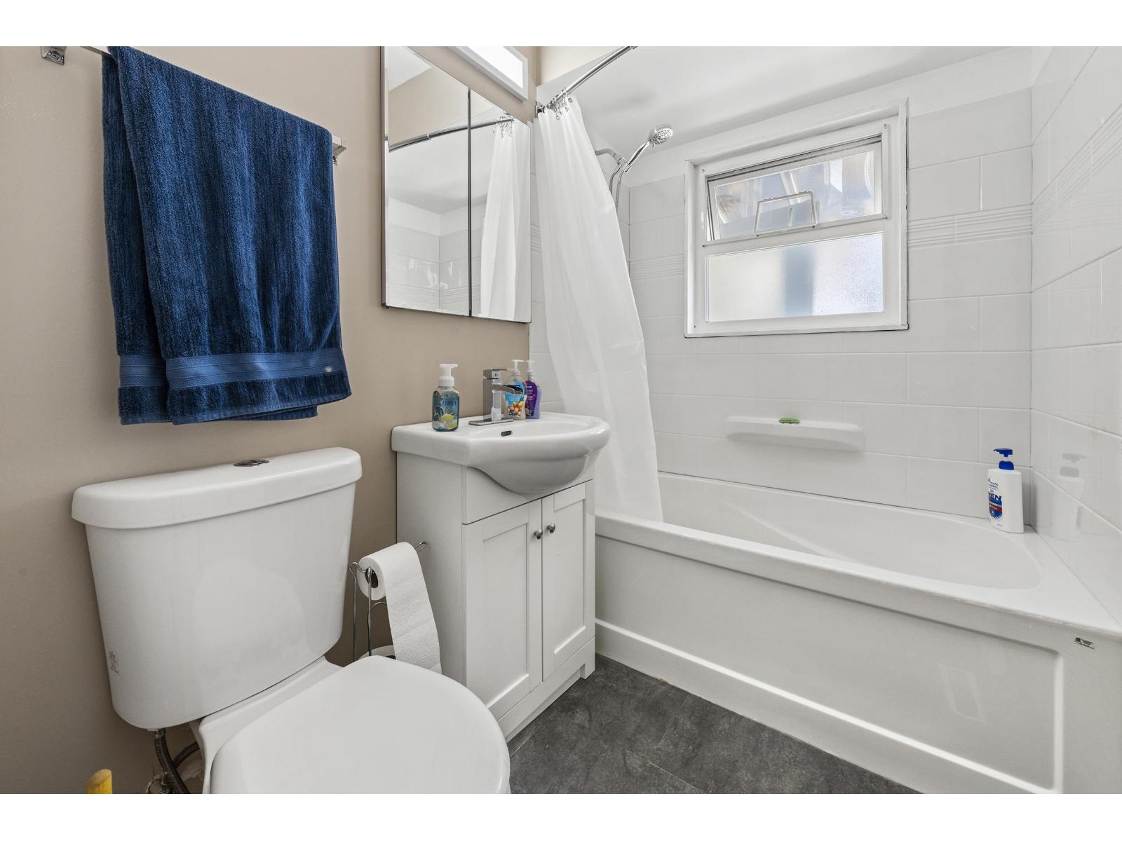 10096 Helen Drive, Surrey, British Columbia  V3V 3B2 - Photo 5 - R3119437