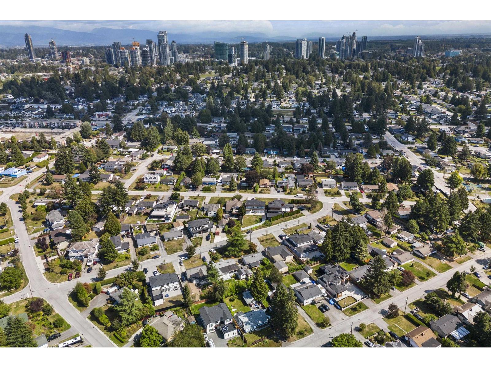 10096 Helen Drive, Surrey, British Columbia  V3V 3B2 - Photo 2 - R3119437