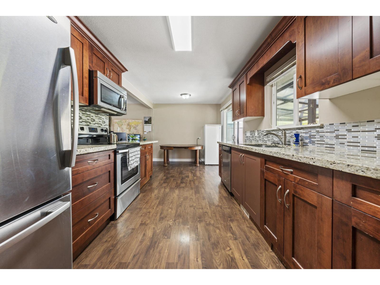 10096 Helen Drive, Surrey, British Columbia  V3V 3B2 - Photo 4 - R3119437
