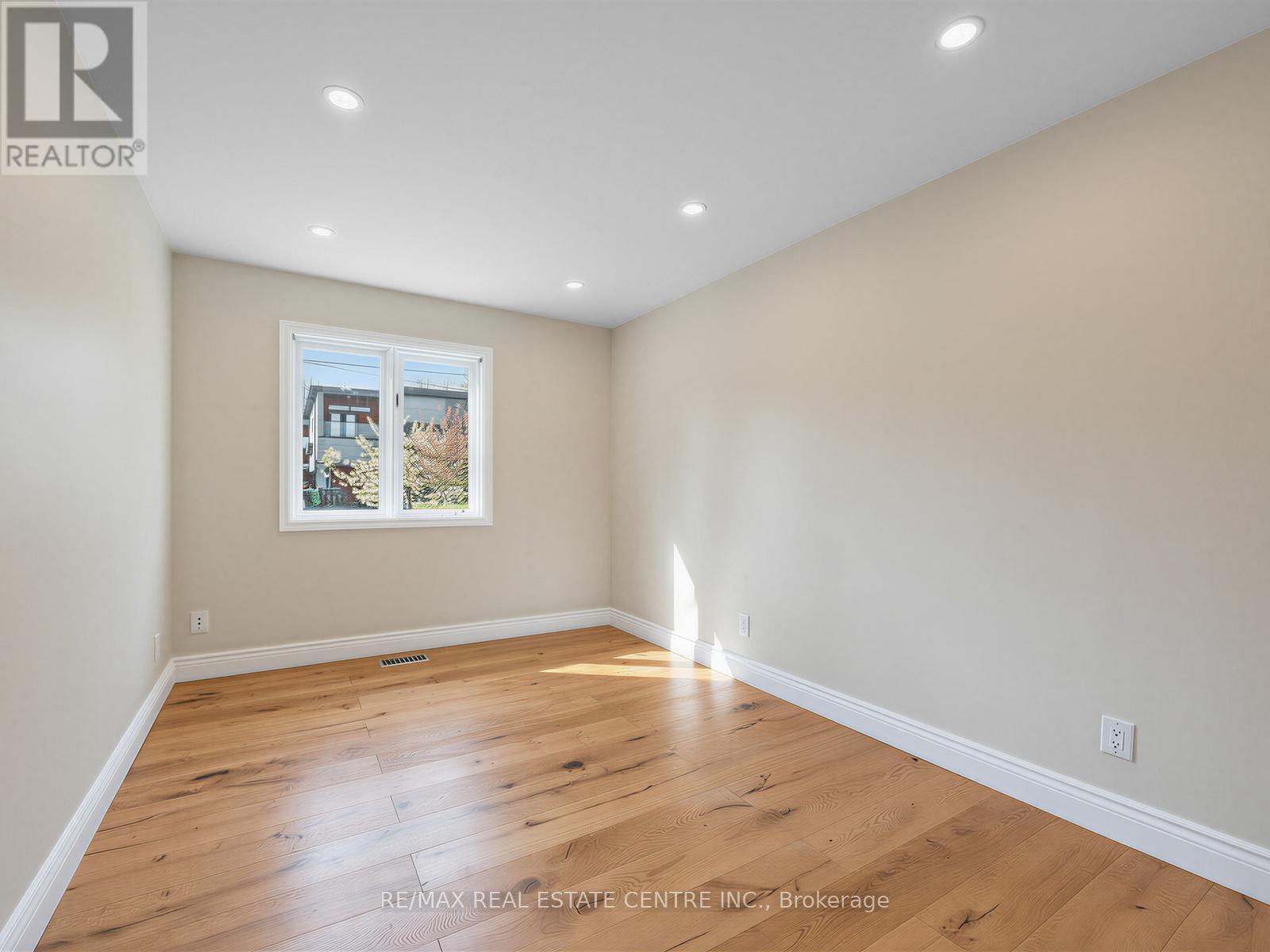592 Montbeck Crescent, Mississauga, Ontario  L5G 1N8 - Photo 14 - W13113360