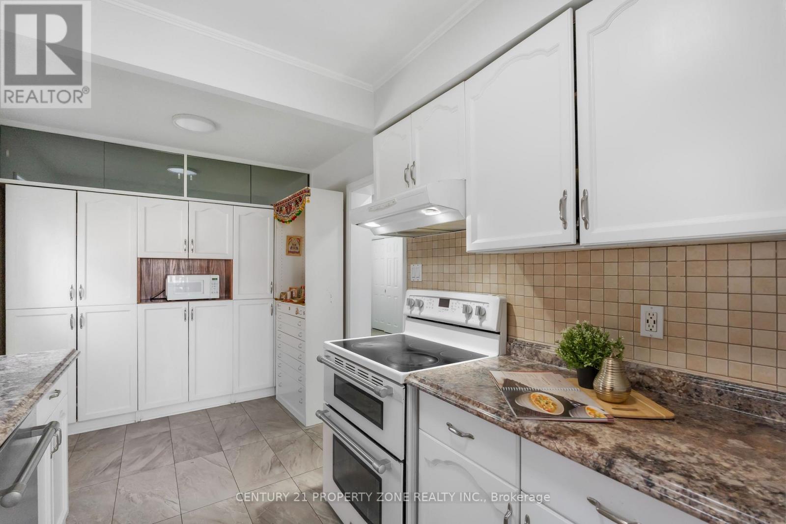 240 Simmons Boulevard, Brampton, Ontario  L6V 3Y1 - Photo 10 - W13108134