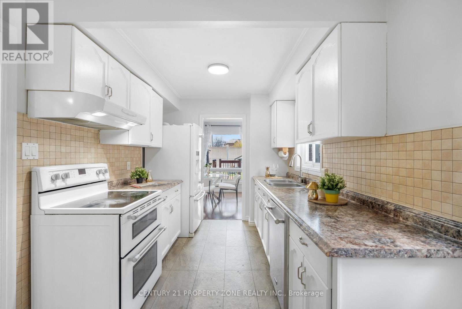 240 Simmons Boulevard, Brampton, Ontario  L6V 3Y1 - Photo 9 - W13108134