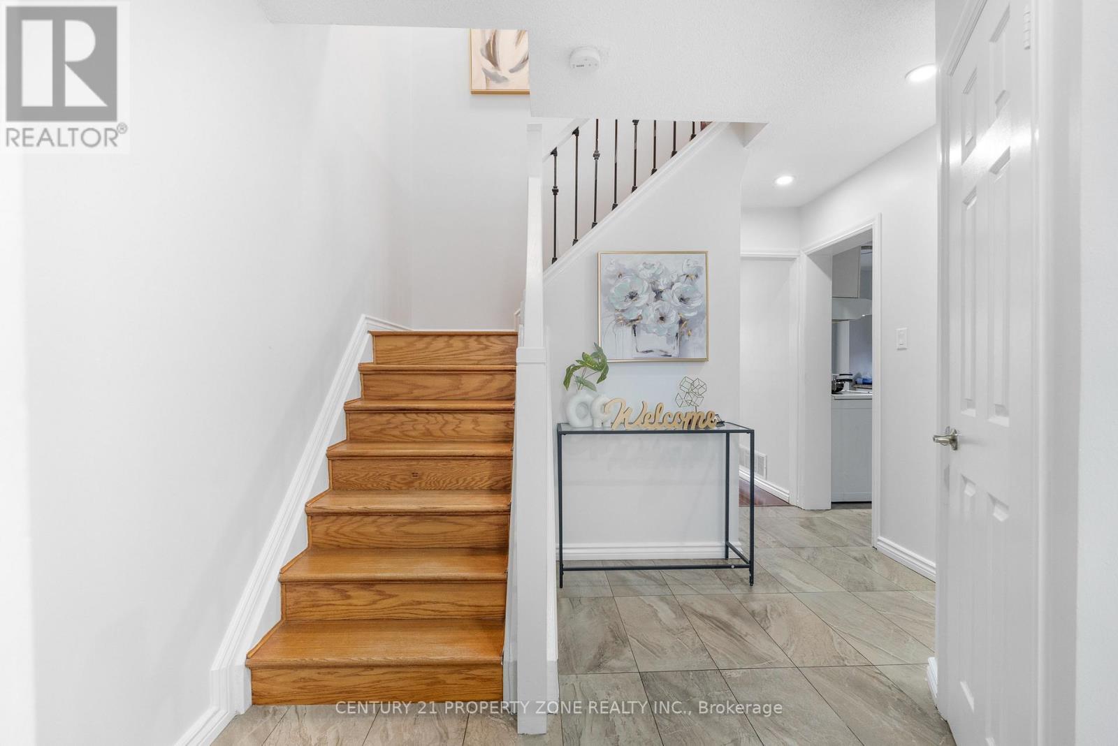 240 Simmons Boulevard, Brampton, Ontario  L6V 3Y1 - Photo 4 - W13108134