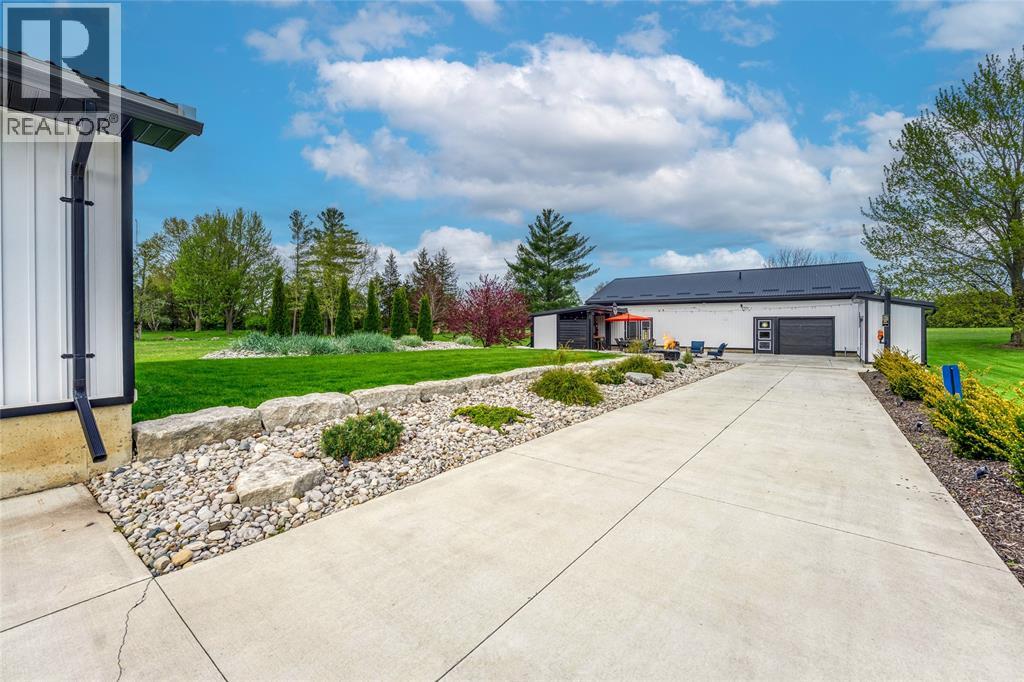 747 Broadway Street, Plympton-Wyoming, Ontario  N0N 1T0 - Photo 26 - 26010656