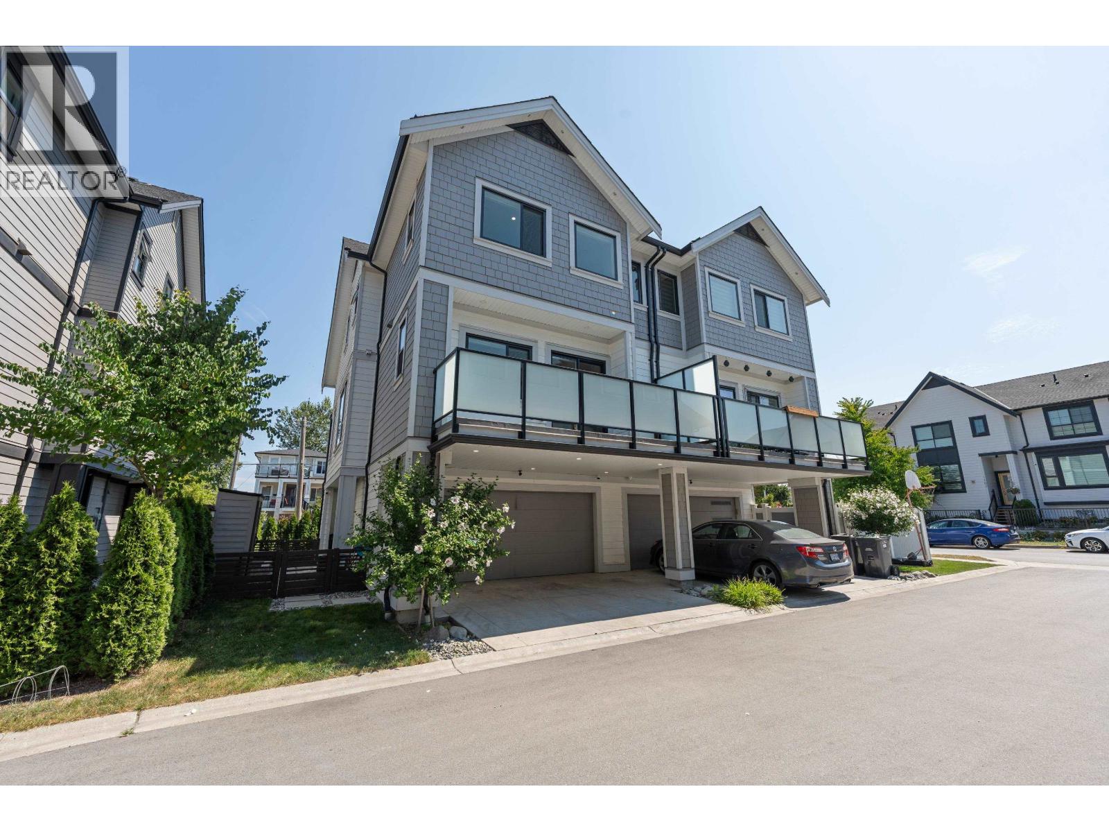 108 JARDINE STREET, New Westminster, British Columbia