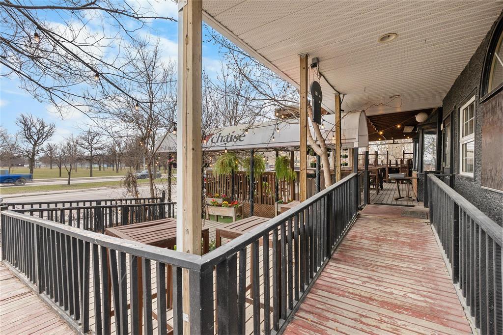 271 Provencher Boulevard, Winnipeg, Manitoba  R2H 0G6 - Photo 3 - 202609751