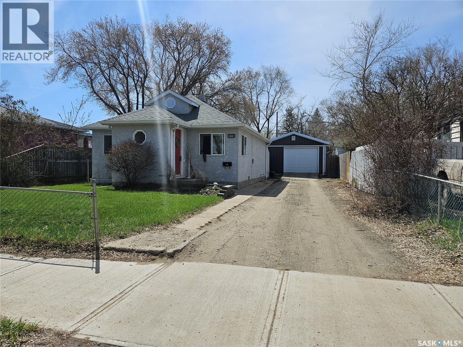 219 Lillooet Street W, Moose Jaw, Saskatchewan  S6H 4Z1 - Photo 1 - SK035602