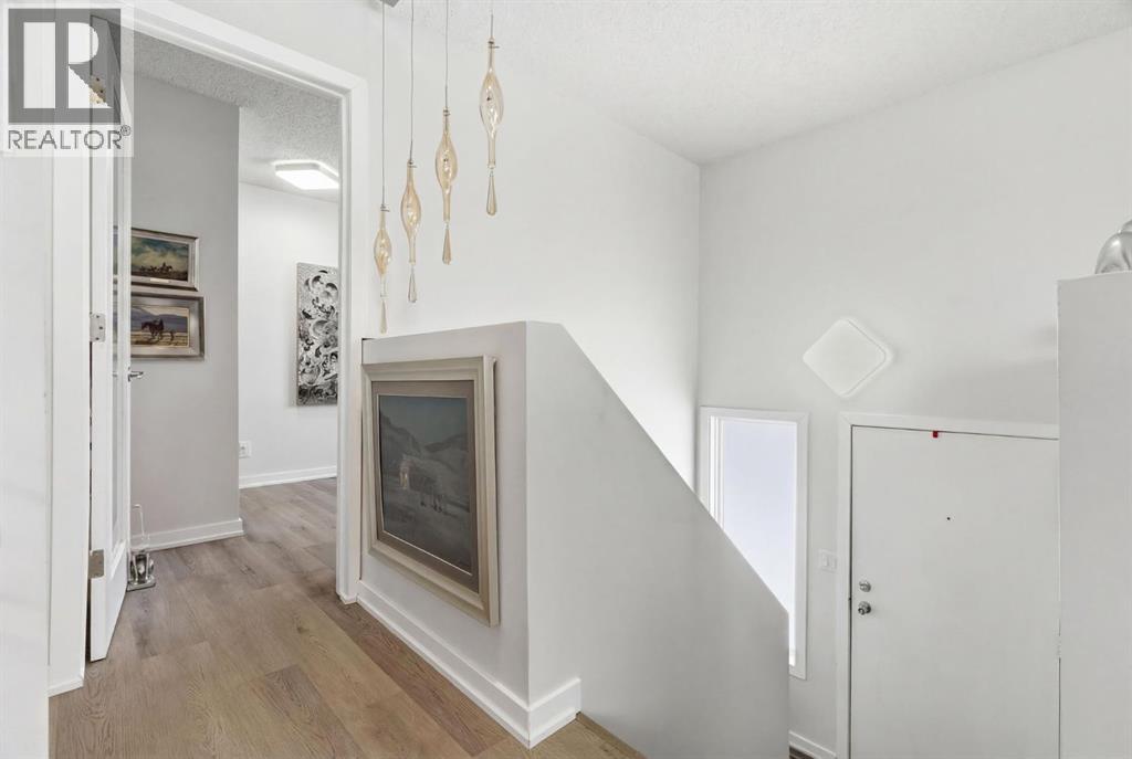 B, 100 Oak Avenue, Okotoks, Alberta T1S 1H9 - Photo 3 - A2299846
