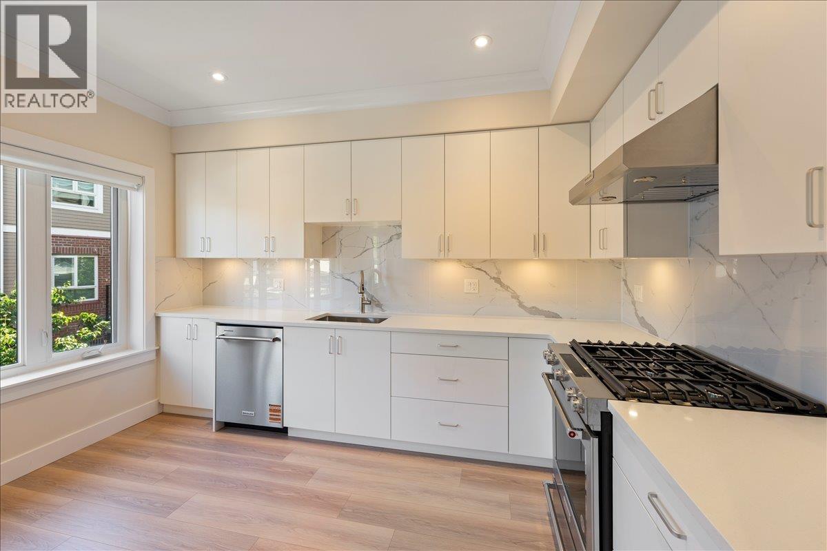 4854 Slocan Street, Vancouver, British Columbia  V5R 2A3 - Photo 6 - R3121947
