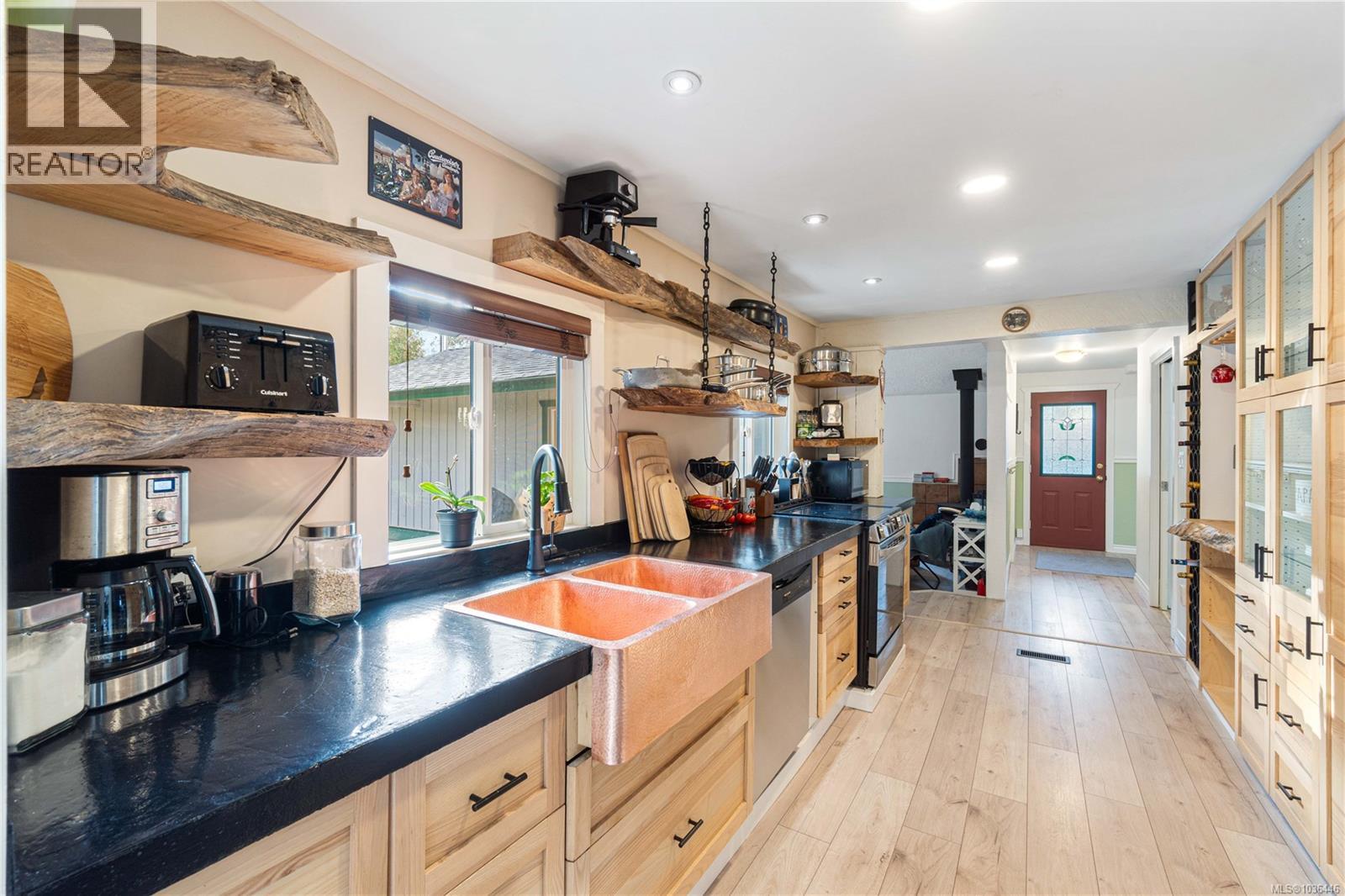 3872 Island Hwy W, Qualicum Beach, British Columbia  V9K 2G9 - Photo 2 - 1036446