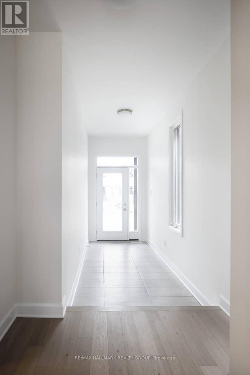 893 Persimmon Way, Ottawa, Ontario  K1C 1T1 - Photo 2 - X13113508