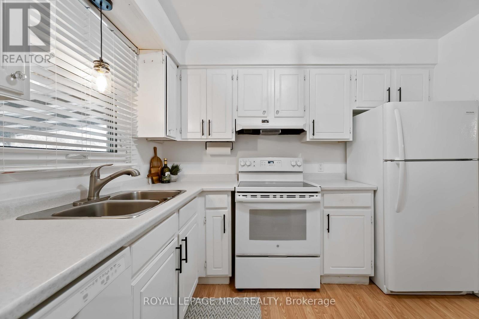 5753 Vine Street, Niagara Falls, Ontario  L2J 1K8 - Photo 12 - X13113610