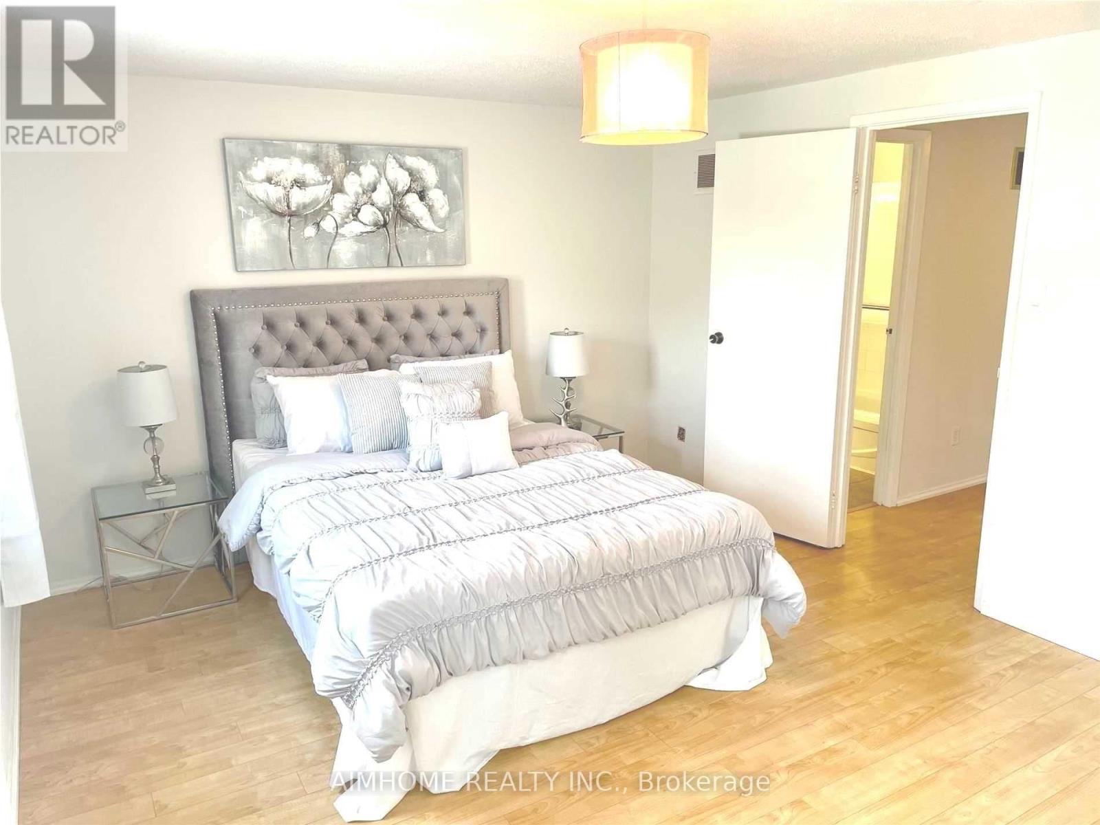 180 Valley Stream Drive, Toronto, Ontario  M1V 2A5 - Photo 3 - E13108776