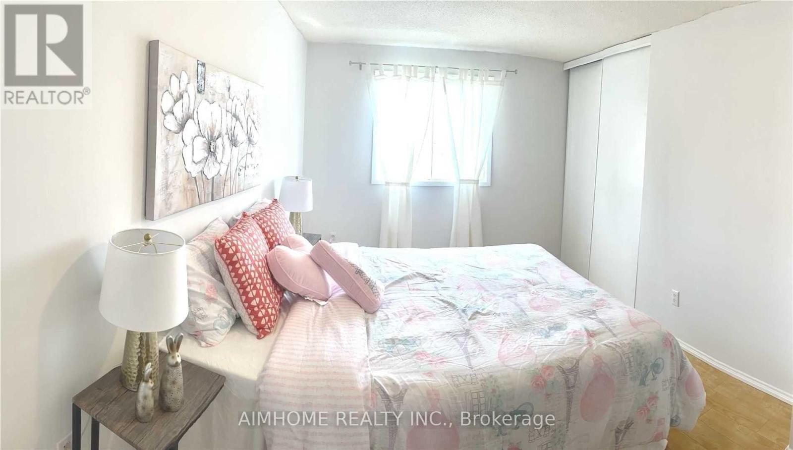 180 Valley Stream Drive, Toronto, Ontario  M1V 2A5 - Photo 5 - E13108776